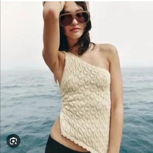 Asymmetrical backless crochet top - Picture 3 of 5